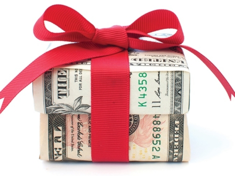 Gift-Money_47737287.jpg