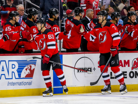 Jesper-Bratt-Dougie-Hamilton-Devils.jpg