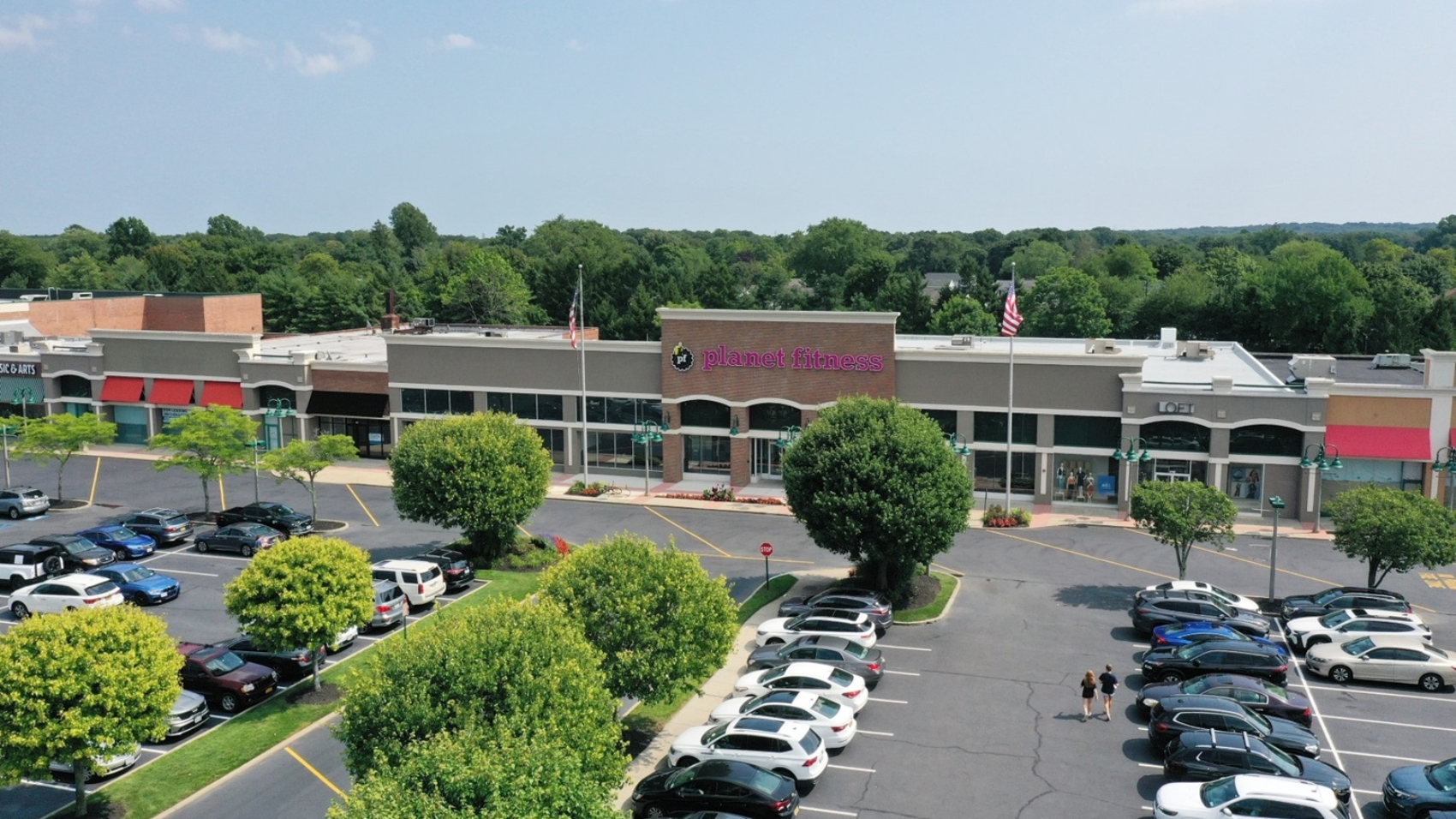 Planet-Fitness-Mayfair-Shopping-Center-Commack-1536-x-1000.jpg