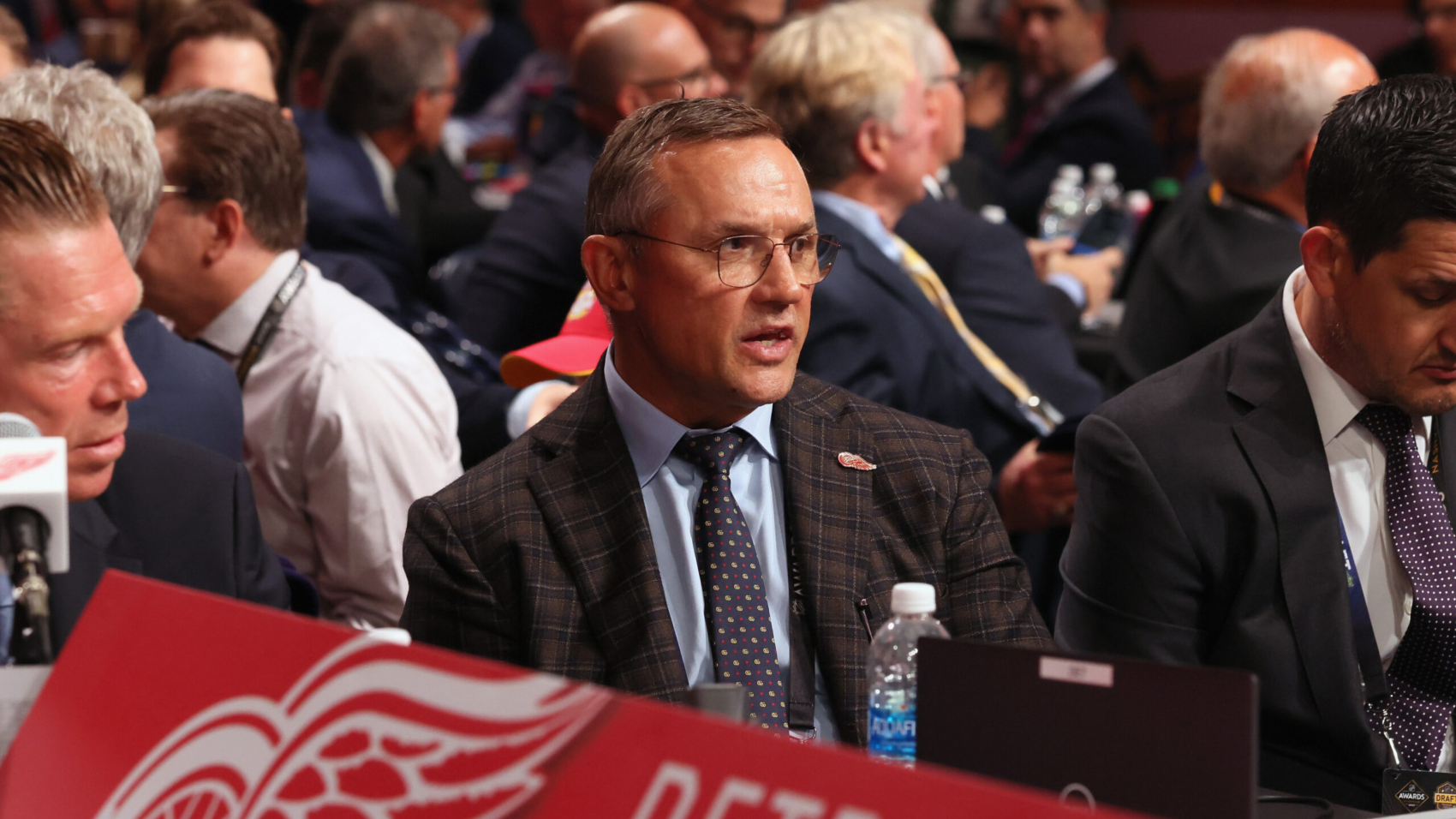 Steve-Yzerman-Red-Wings-scaled.jpg