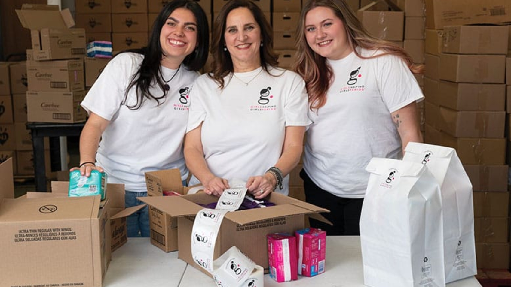 Girls_helping_girls_16.jpg