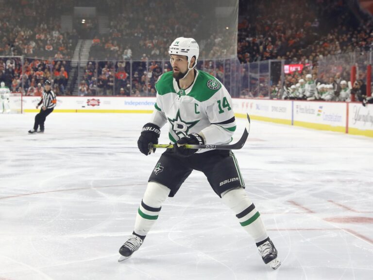 Stars Hold Off Devils 4-2 to Earn First Win After Break – The Hockey Writers – NHL News