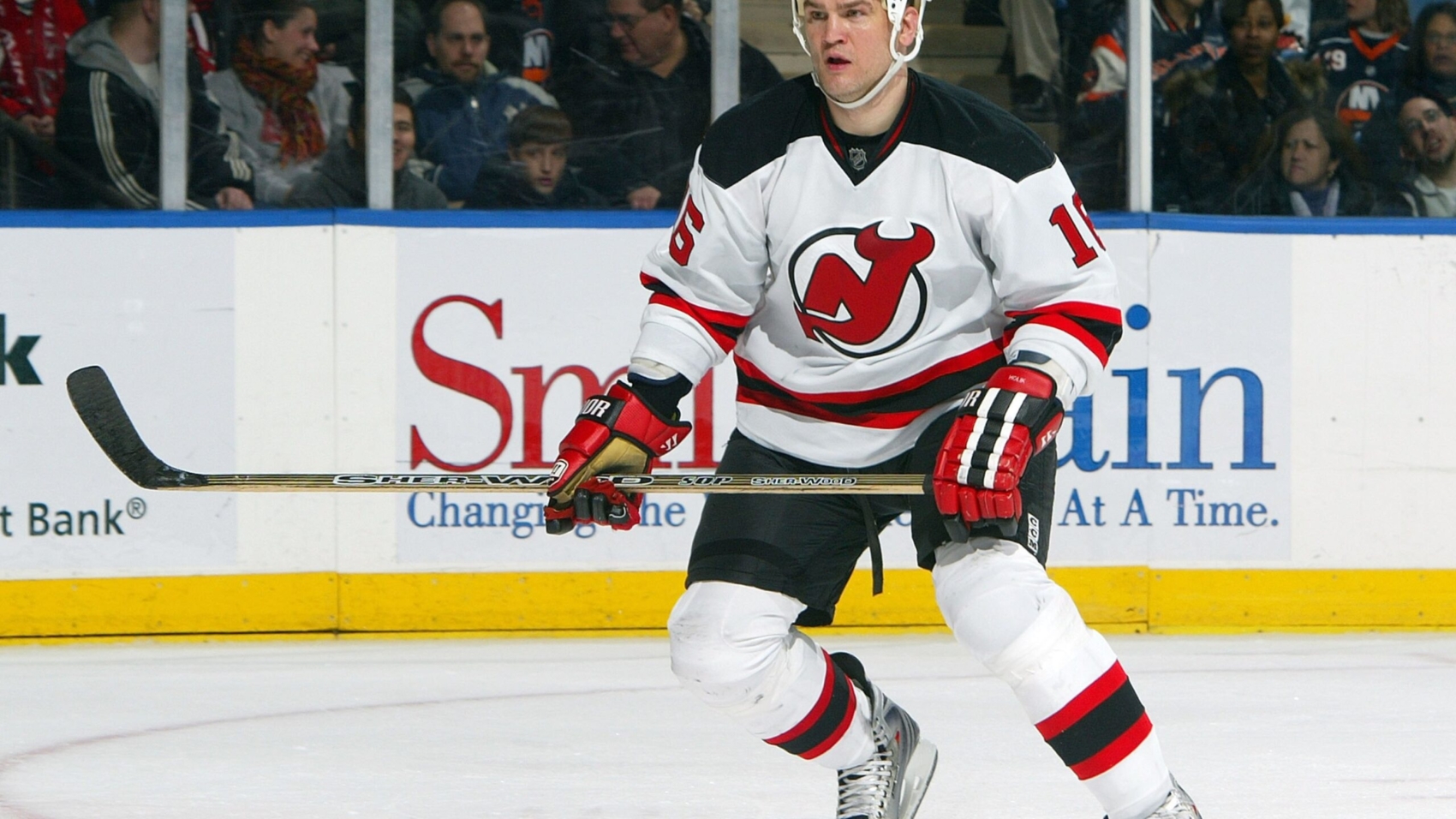 UNIONDALE, NY - JANUARY 17:  Bobby Holik #16 of the New Jersey Devils skates against the New York Islanders on January 17, 2009 at Nassau Coliseum in Uniondale, New York. The Devils defeated the Islanders 3-1.  (Photo by Jim McIsaac/Getty Images)