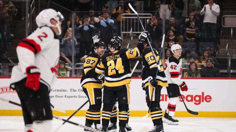 Jarry & Penguins Win 4th Straight in 7-3 Victory Over Devils