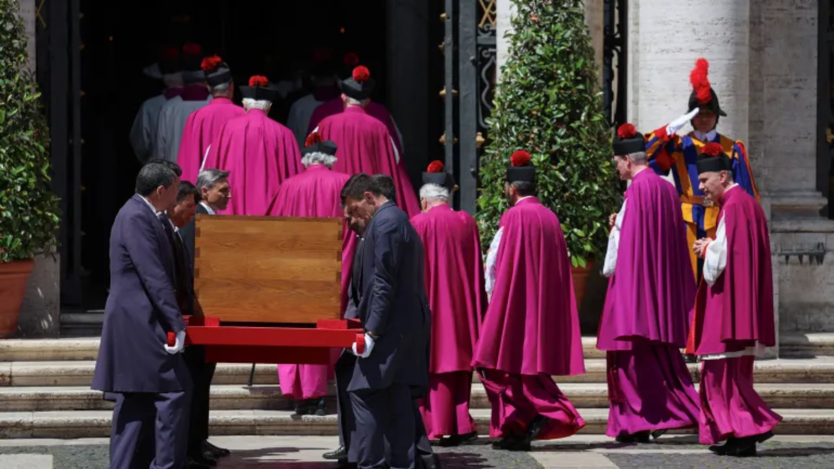 2025-04-26T110429Z_1970864865_RC2M5EAU6KED_RTRMADP_3_POPE-FRANCIS-FUNERAL-1745665564