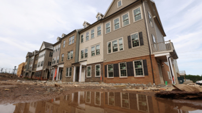 FILE PHOTO: Houses are seen in Livingston Square, in Livingston, New Jersey, U.S., May 23, 2022. REUTERS/Andrew Kelly/File Photo