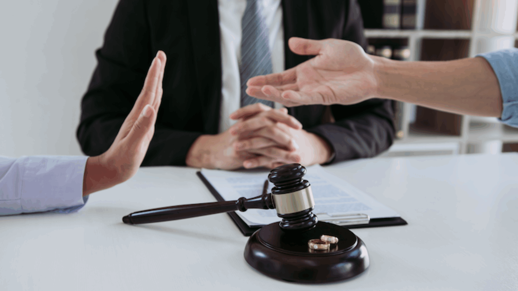 divorce-by-two-lovers-went-to-the-lawyer-s-office-2024-12-02-11-03-58-utc