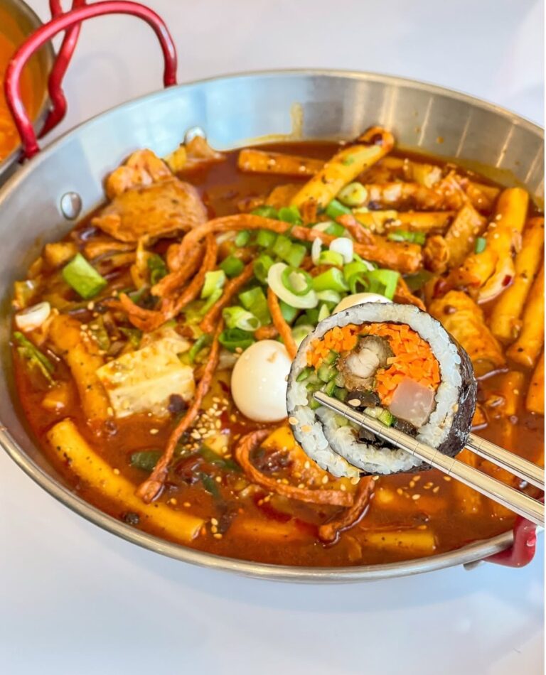 Jaws Topokki is opening a new restaurant at 218 Closter Dock Road in Closter, NJ. Known for its authentic Korean street food, the menu features tteokbokki, gimbap, and other favorites. The Closter location marks the brand’s second in Bergen County.