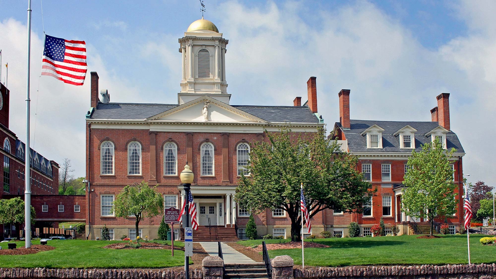 0515_Courthouse-spring09_Flag-not-at-half-staff