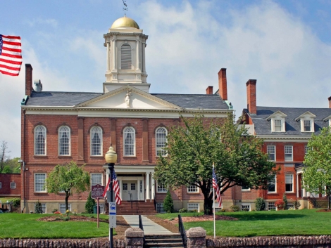 0515_Courthouse-spring09_Flag-not-at-half-staff