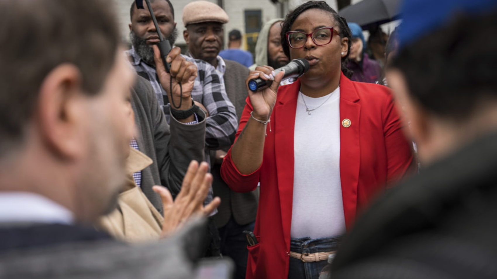 Congresswoman Rep. LaMonica McIver demands the release of Newark Mayor Ras Baraka after his arrest while protesting outside an ICE detention prison, Friday, May 9, 2025, in Newark, N.J, (AP Photo/Angelina Katsanis)