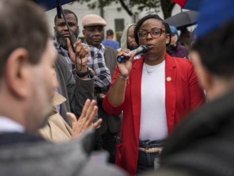 Congresswoman Rep. LaMonica McIver demands the release of Newark Mayor Ras Baraka after his arrest while protesting outside an ICE detention prison, Friday, May 9, 2025, in Newark, N.J, (AP Photo/Angelina Katsanis)