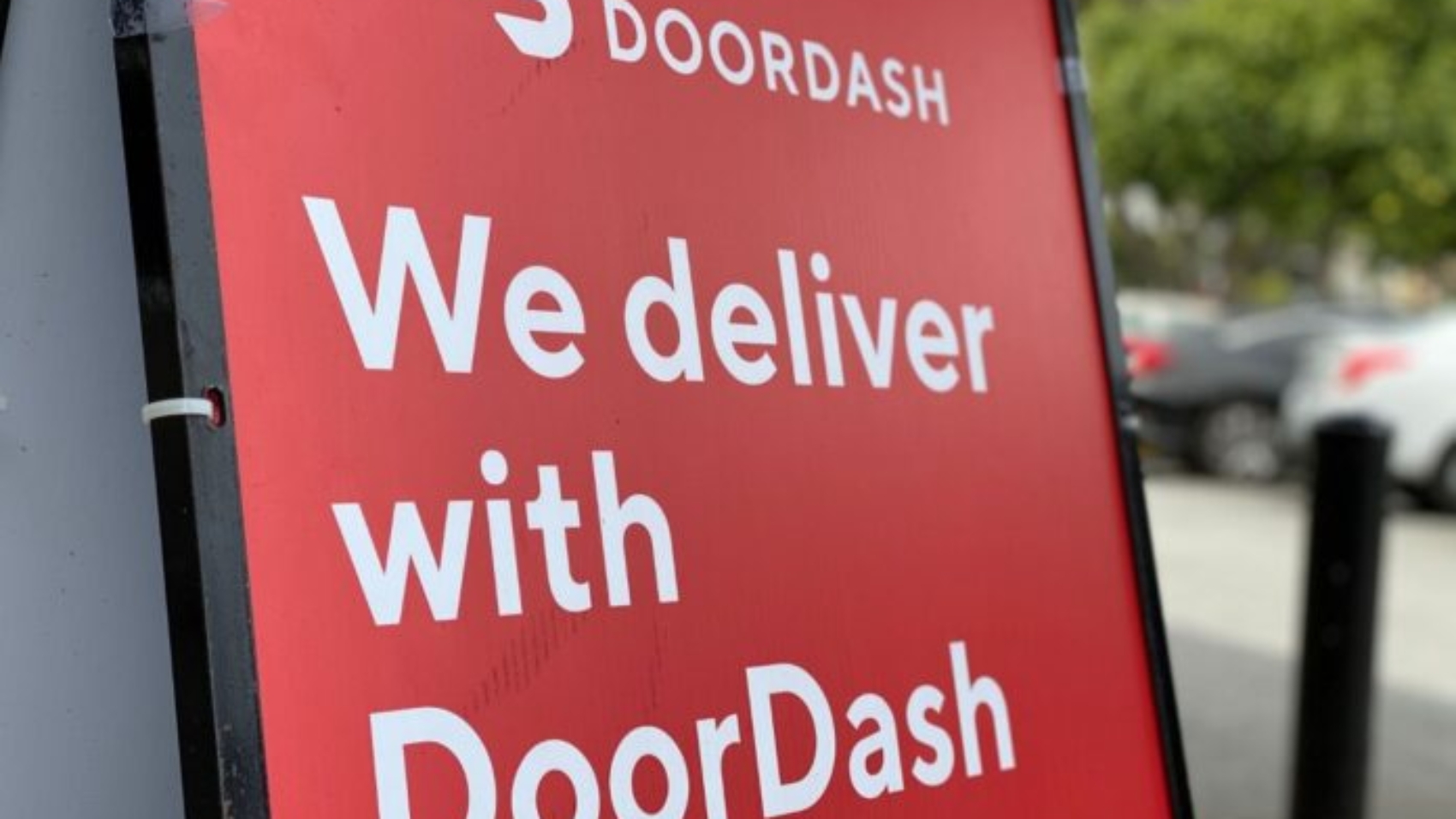 DoorDash-Sign_Delivery_Food-Hospitality-696x453