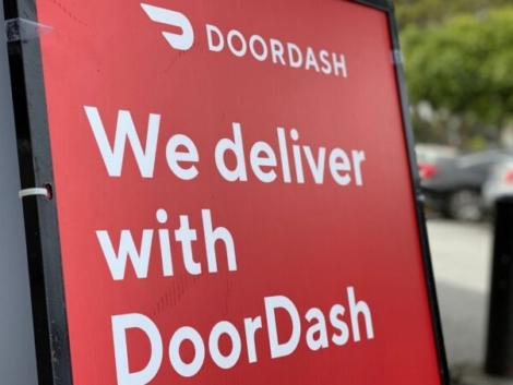 DoorDash-Sign_Delivery_Food-Hospitality-696x453