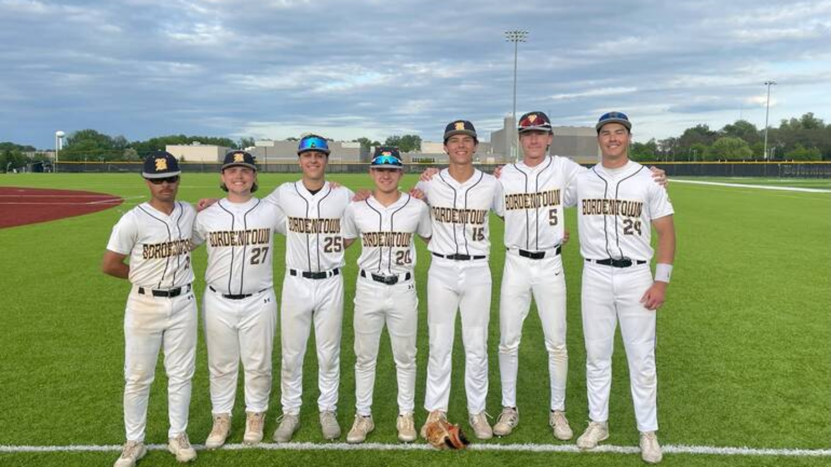 best_crop_66a4c1c400f9b4f90bb1_Bordentwon_HS_Baseball_team_