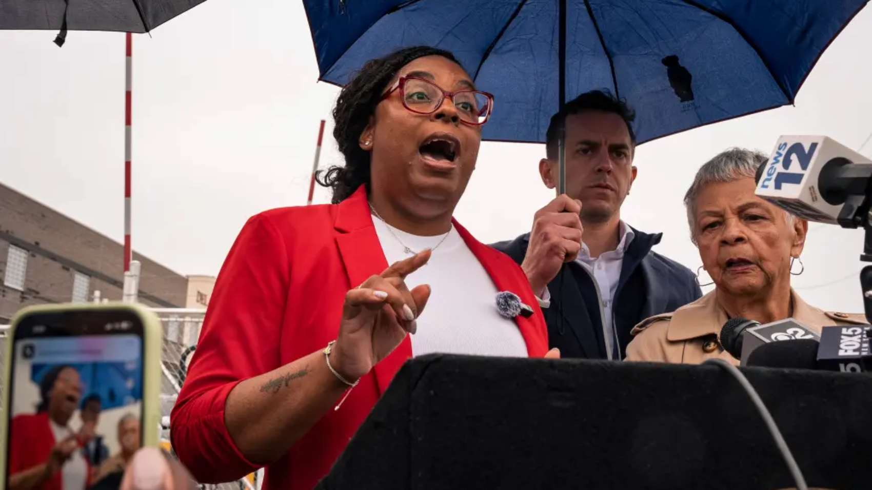 congresswoman-rep-lamonica-mciver-d-104180177_cbb018