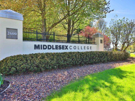 middlesex-college-campus-entrance