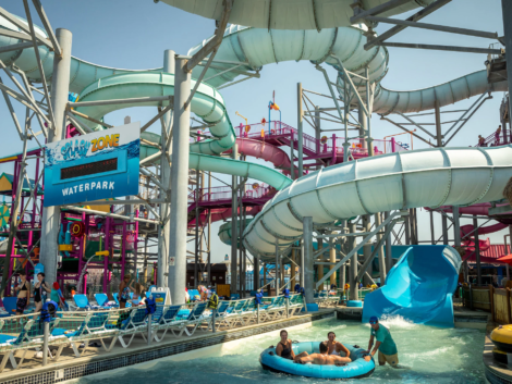 487367-splash-zone-water-park