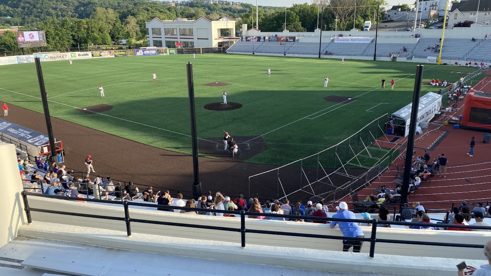 65020b17f296ae51fae6bd85_HinchliffeStadium_NJJackalsGame