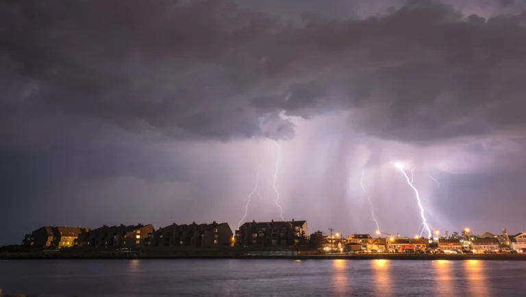 New Jersey Weekend Weather Report: Unsettled Skies, Spotty Storms & A Sunday Silver Lining🌦️ Explore More Weather Across NJ