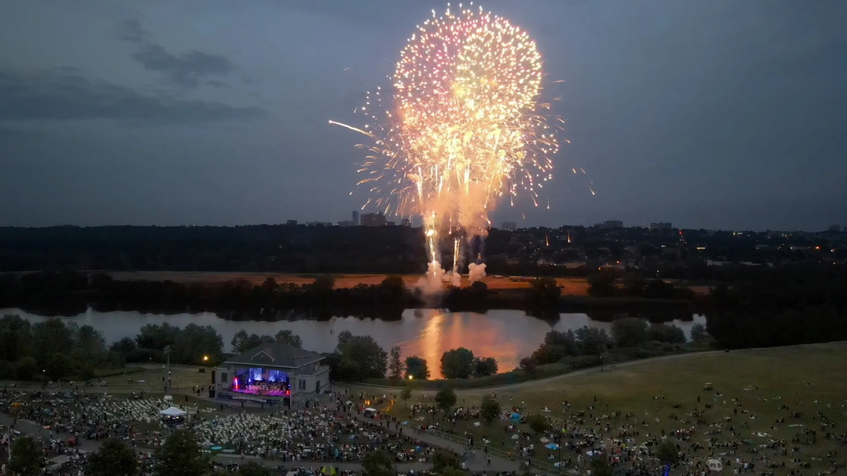 83885486007-overpeck-park-fireworks