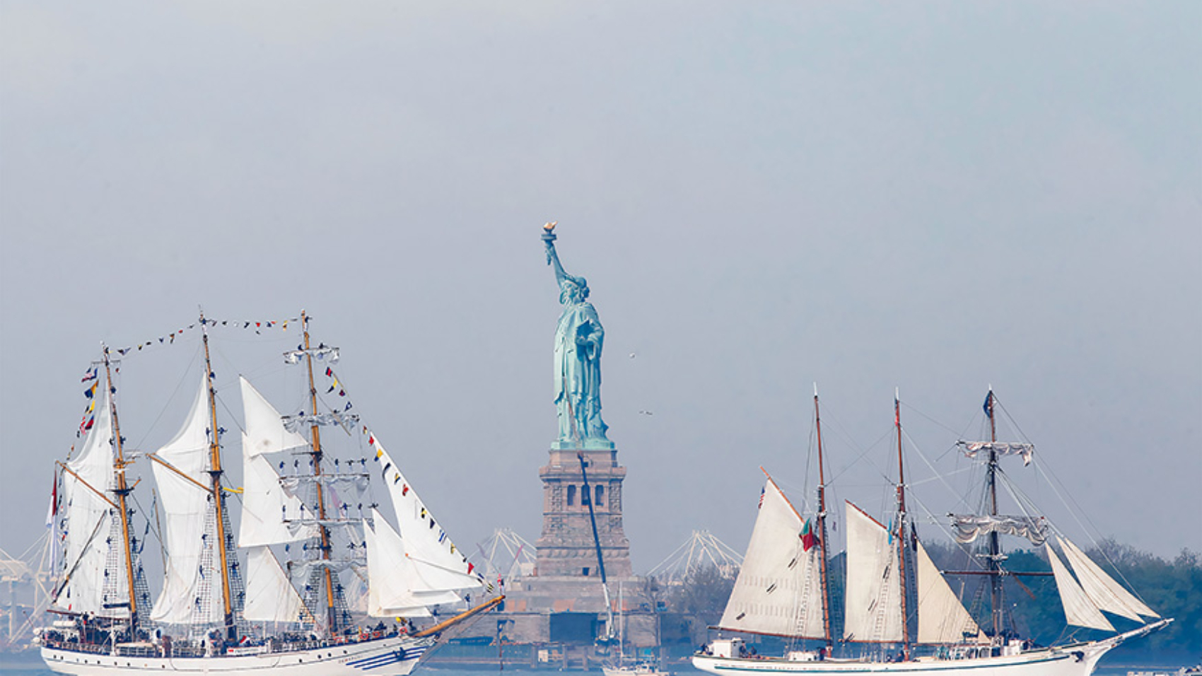Tall-Ships-w-Statue