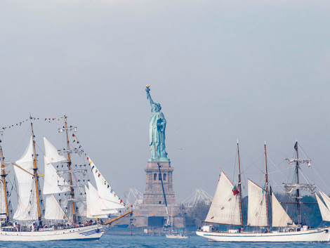 Tall-Ships-w-Statue
