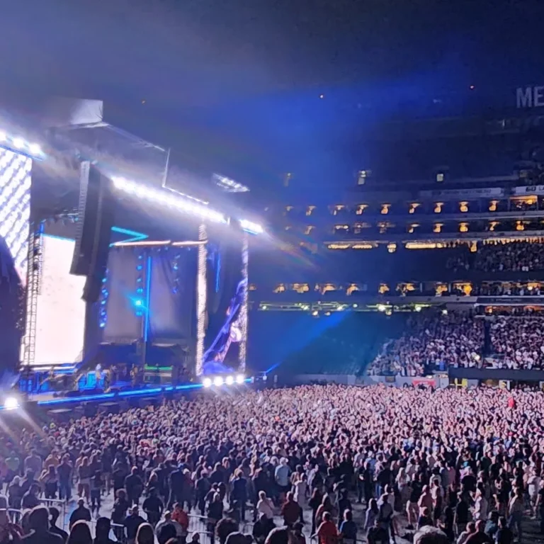 Oasis Triumphs at MetLife Stadium With Reunion Shows on “Live ’25” Tour