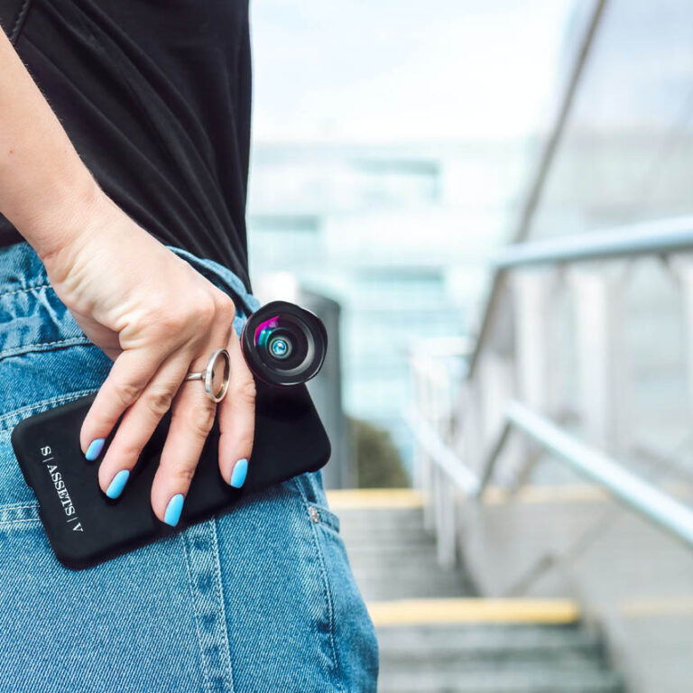 Buzz: Megan Ryan gets an Emmy Award on Her 25 Year Old Birthday