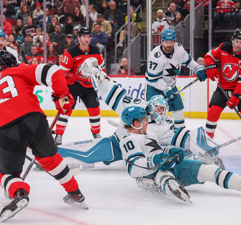 Hamilton’s Power-Play Brilliance Fuels Devils’ Seventh Straight Win Over Sharks