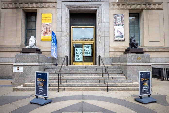 r5b_9066_54867937084_o