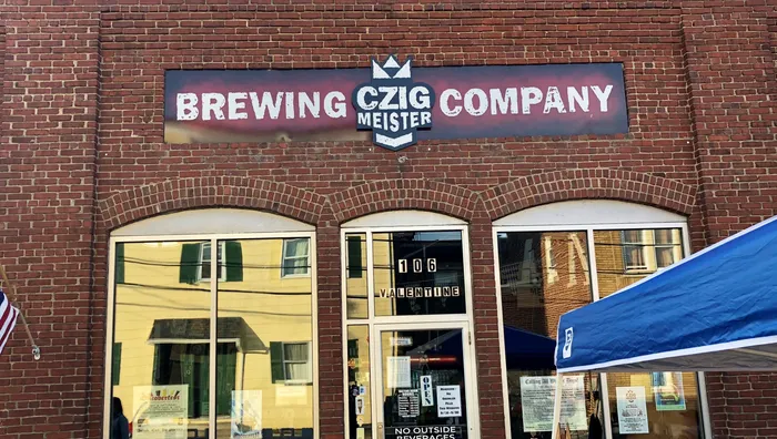 636742544972971875-1