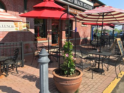 plenty-of-outdoor-seating