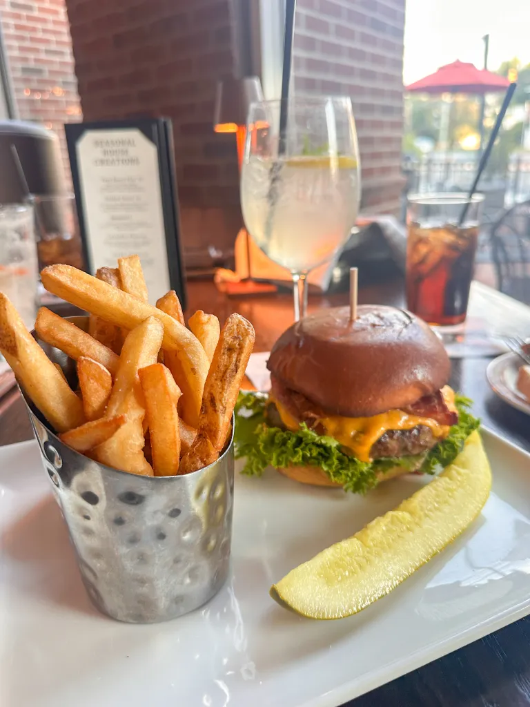 harpoon-willys-rville-burger