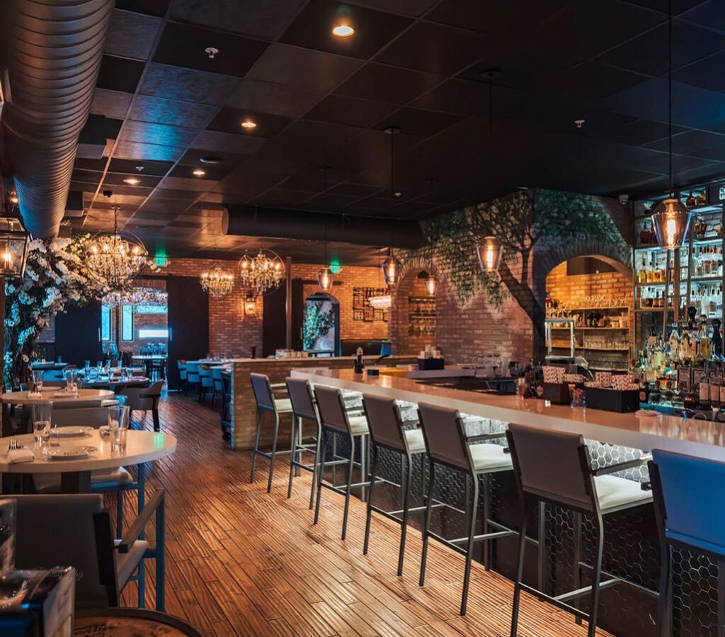 618-Restaurant-dining-room-CR-Richard-Nieves-Photo