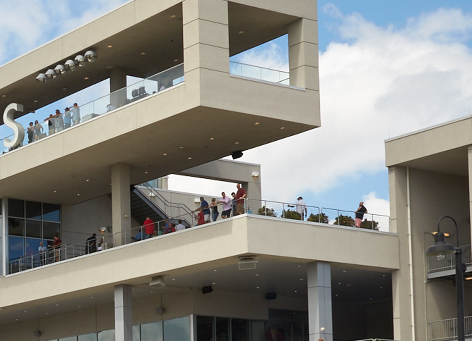 10U2726-linds-mckee-pink-deck-crop-1