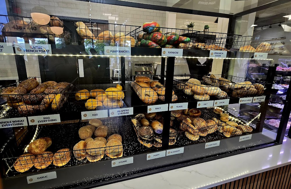 Carlos-Bagel-Shop_b83e0f3f9572241dc2ee24beba33c6d1