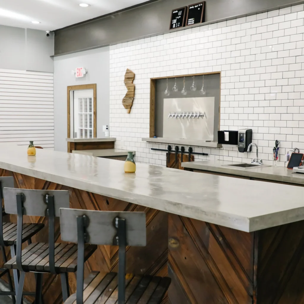 Taproom+6+Front+of+Bar
