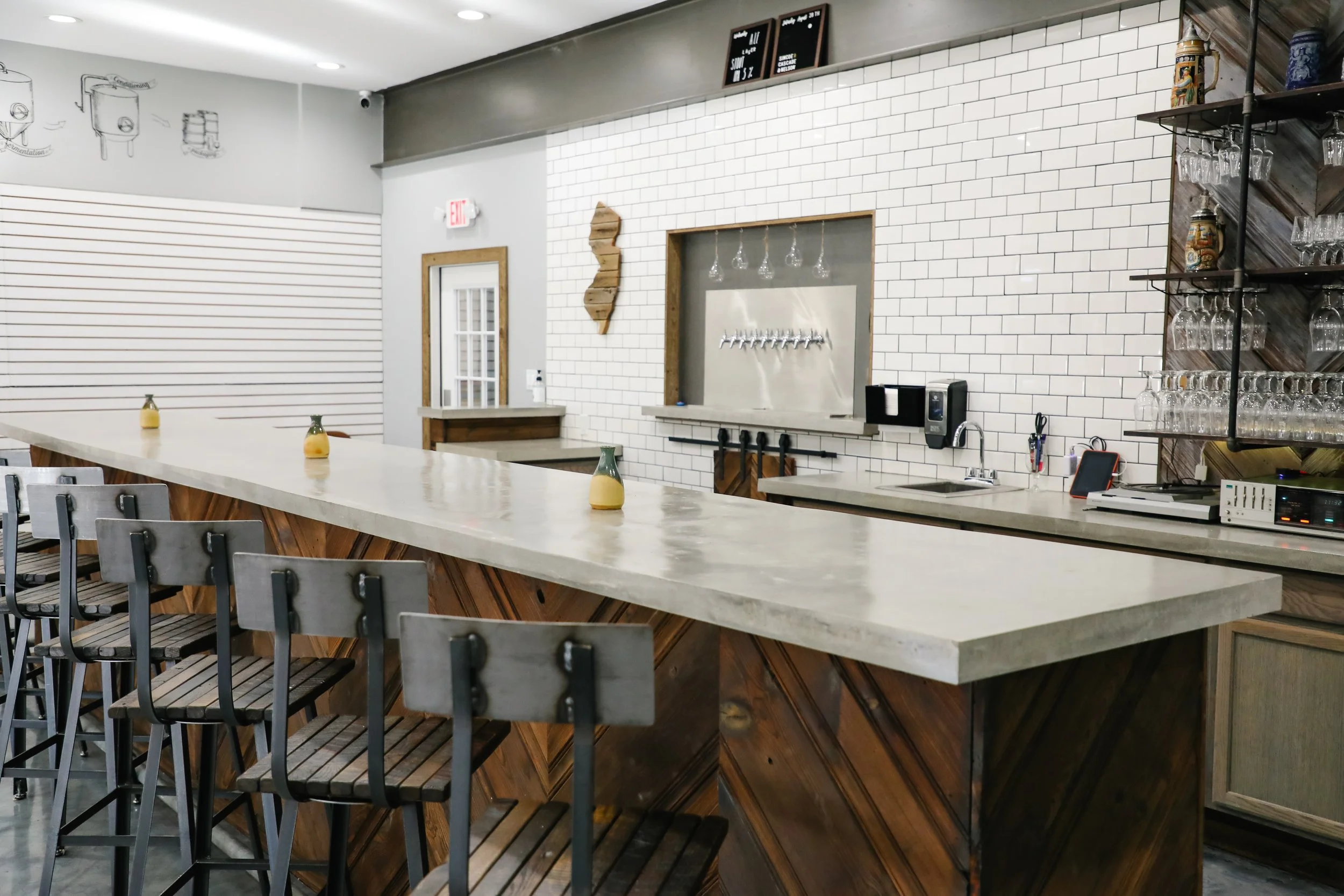 Taproom+6+Front+of+Bar