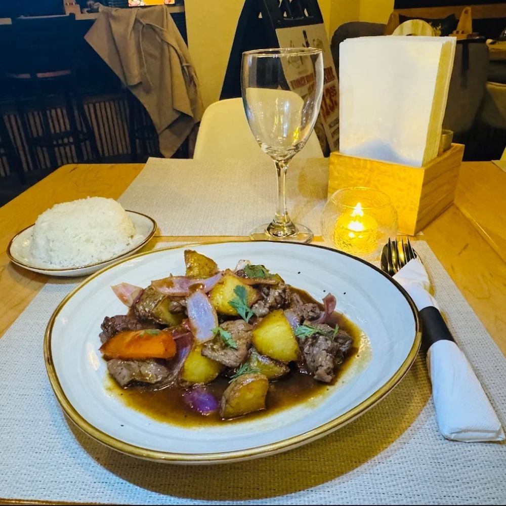 llama-sam-restaurant-3z2bnhqj-food1